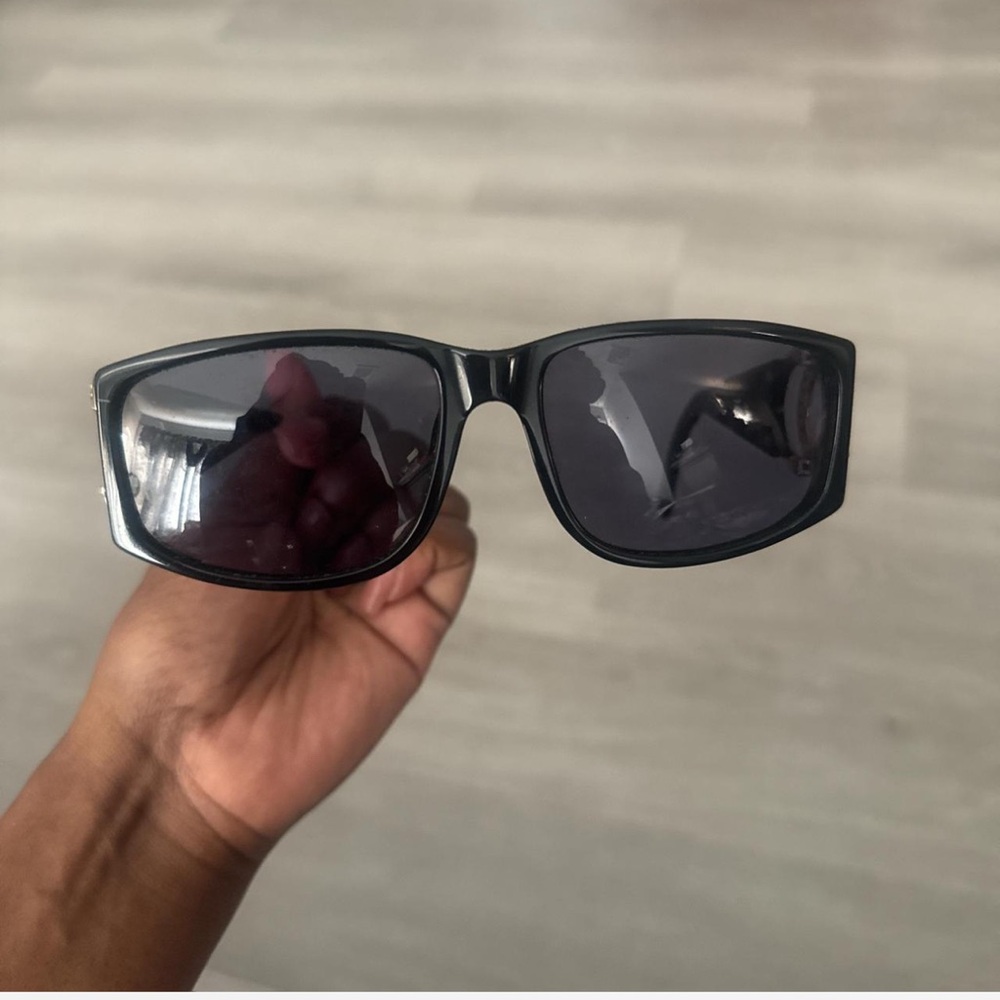 Vintage Chanel sunglasses 
4 stones missing ( 2 on each side )